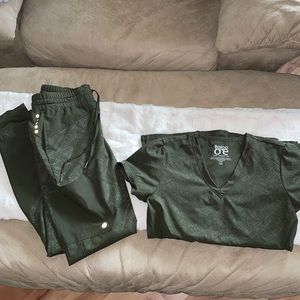 Barco One XS hunter green scrubs